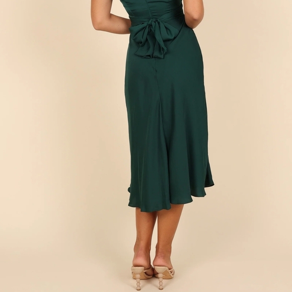 Petal & Pup Green Midi Dress - Picture 3 of 14